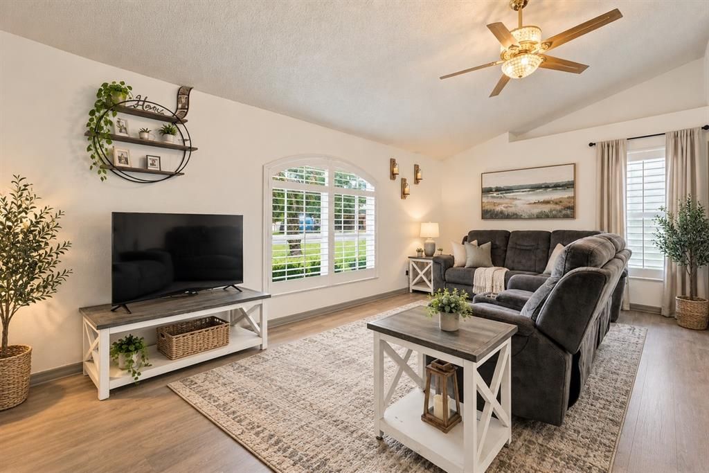 For Sale: $339,900 (3 beds, 2 baths, 1622 Square Feet)