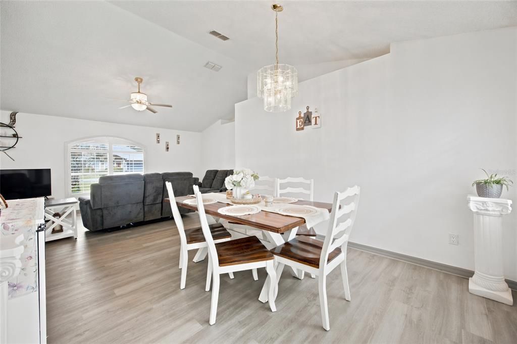 For Sale: $339,900 (3 beds, 2 baths, 1622 Square Feet)
