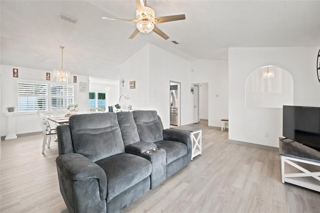 For Sale: $339,900 (3 beds, 2 baths, 1622 Square Feet)