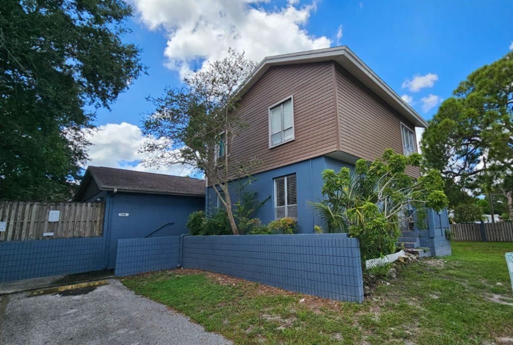For Rent: $1,175 (1 beds, 1 baths, 700 Square Feet)