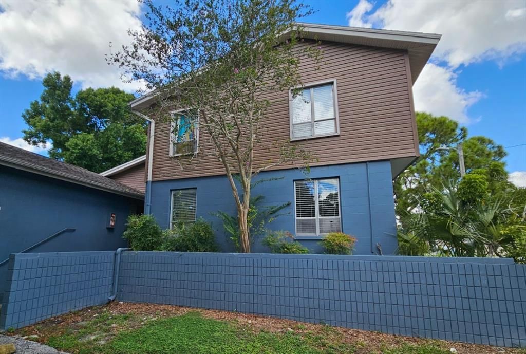 For Rent: $1,175 (1 beds, 1 baths, 700 Square Feet)