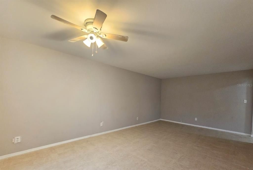 For Rent: $1,175 (1 beds, 1 baths, 700 Square Feet)