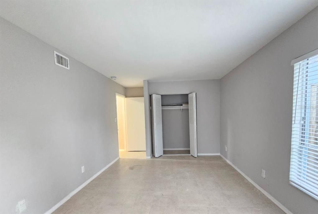 For Rent: $1,175 (1 beds, 1 baths, 700 Square Feet)