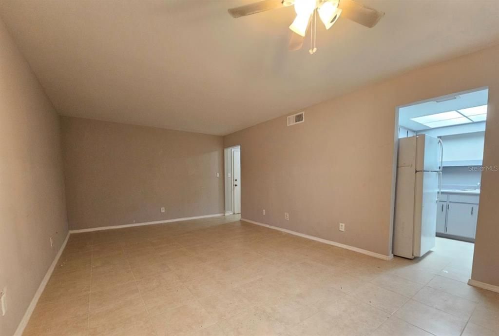For Rent: $1,175 (1 beds, 1 baths, 700 Square Feet)