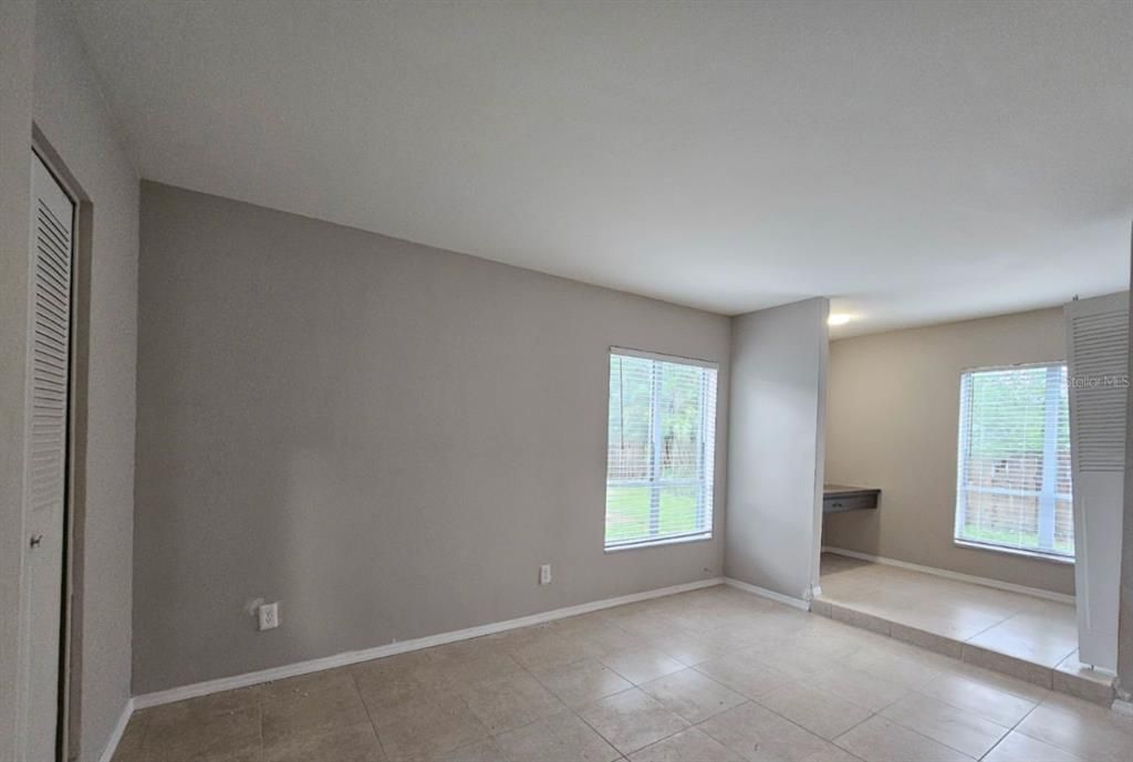 For Rent: $1,175 (1 beds, 1 baths, 700 Square Feet)