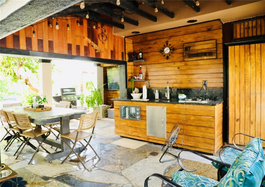 For Sale: $485,000 (5 beds, 3 baths, 1669 Square Feet)