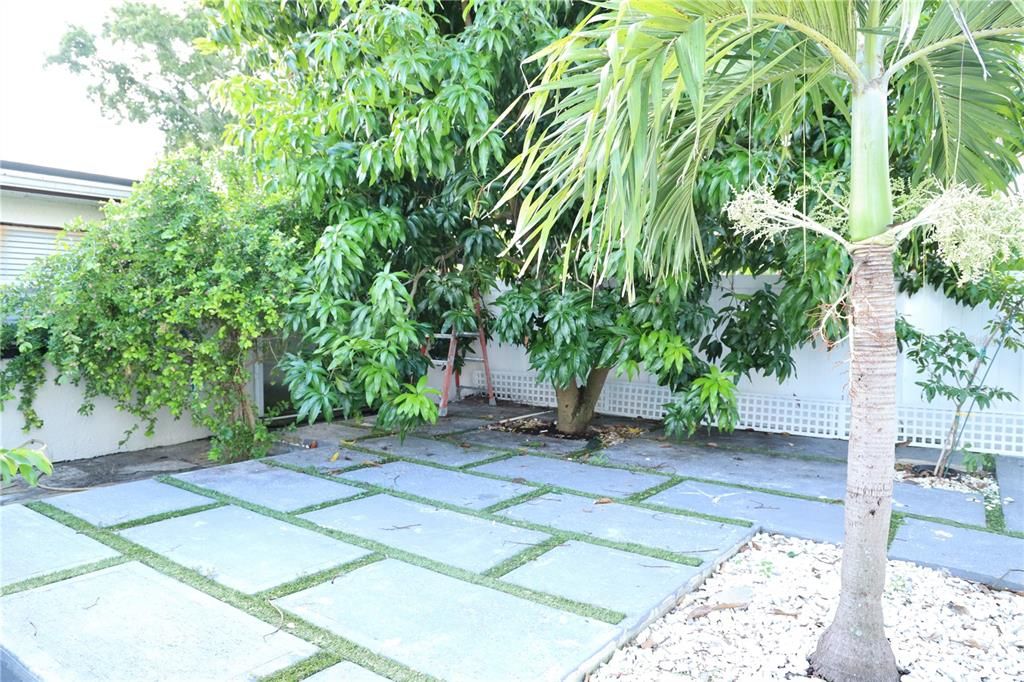For Sale: $485,000 (5 beds, 3 baths, 1669 Square Feet)