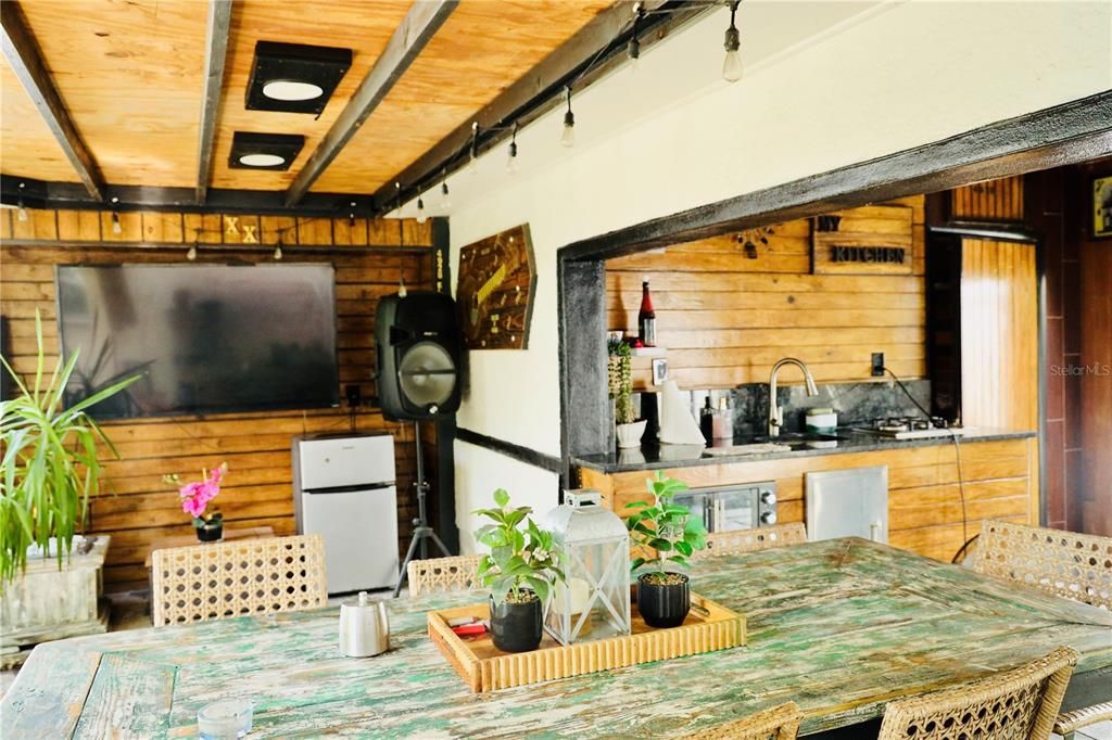 For Sale: $485,000 (5 beds, 3 baths, 1669 Square Feet)