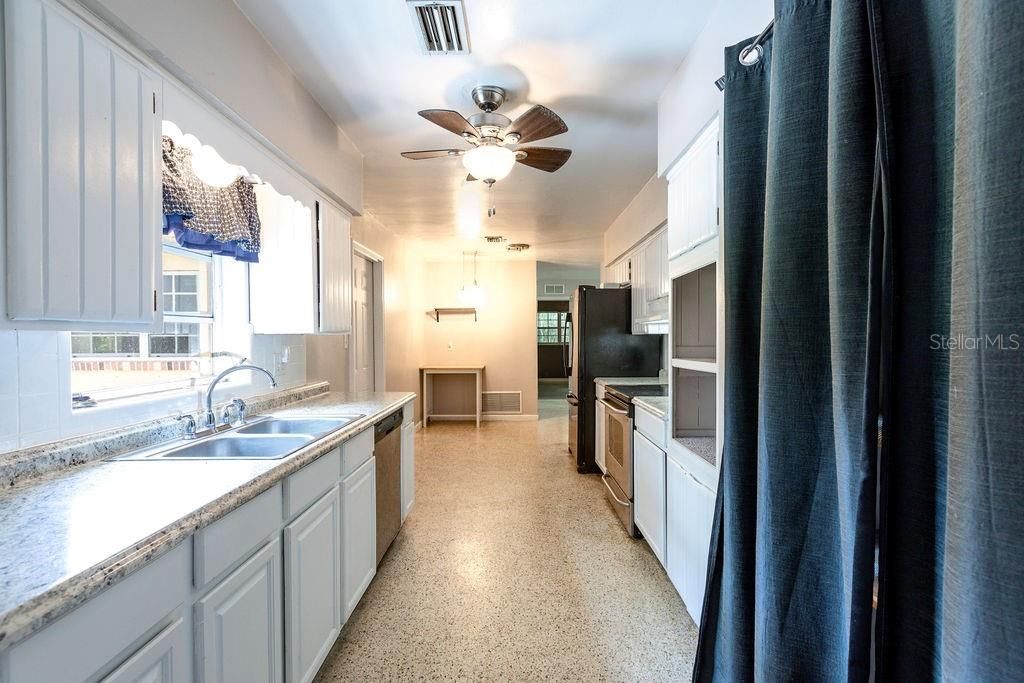 En Venta: $340,000 (3 camas, 2 baños, 2033 Pies cuadrados)