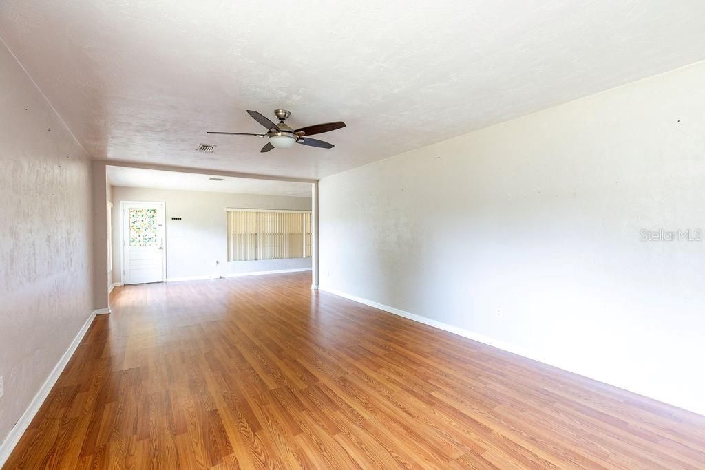 En Venta: $340,000 (3 camas, 2 baños, 2033 Pies cuadrados)