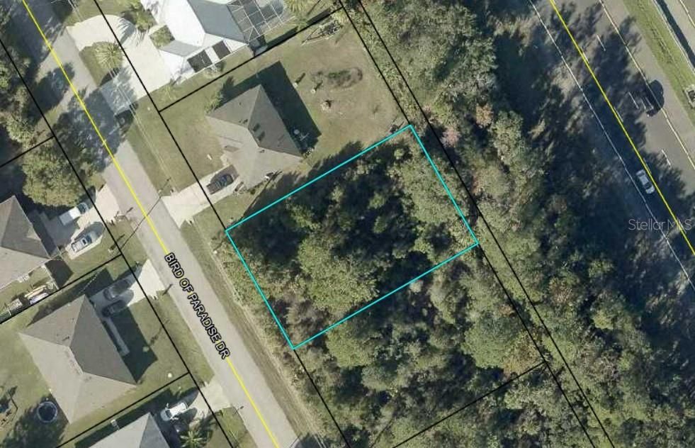 На продажу: $70,000 (0.23 acres)