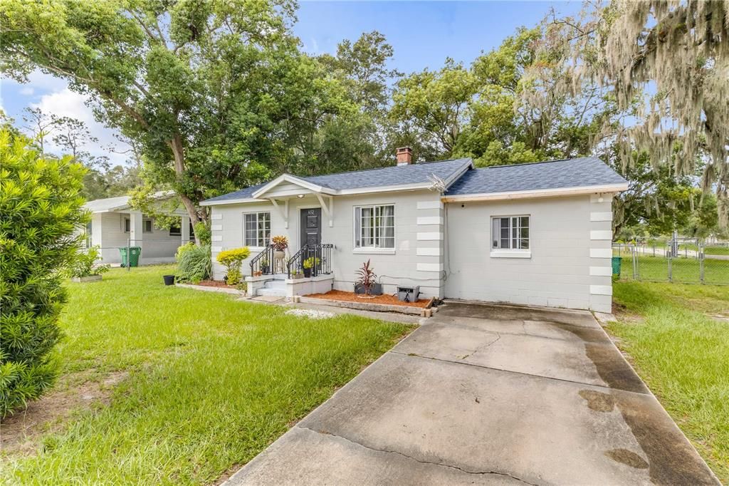 For Sale: $240,000 (3 beds, 2 baths, 895 Square Feet)