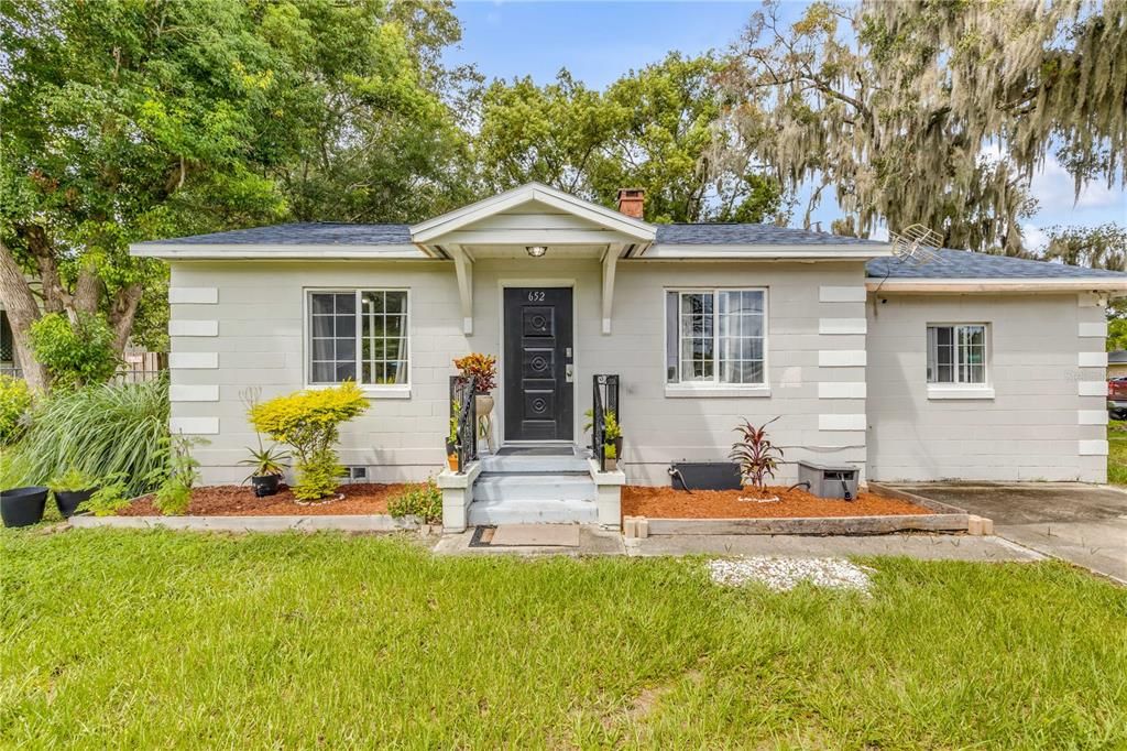 For Sale: $240,000 (3 beds, 2 baths, 895 Square Feet)