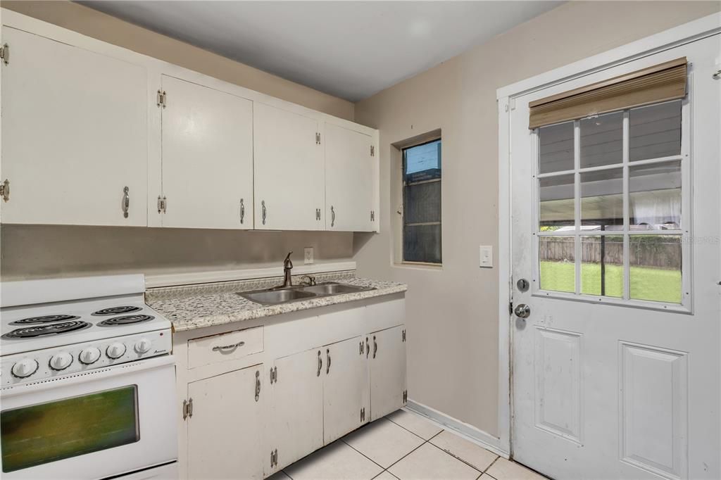 For Sale: $240,000 (3 beds, 2 baths, 895 Square Feet)