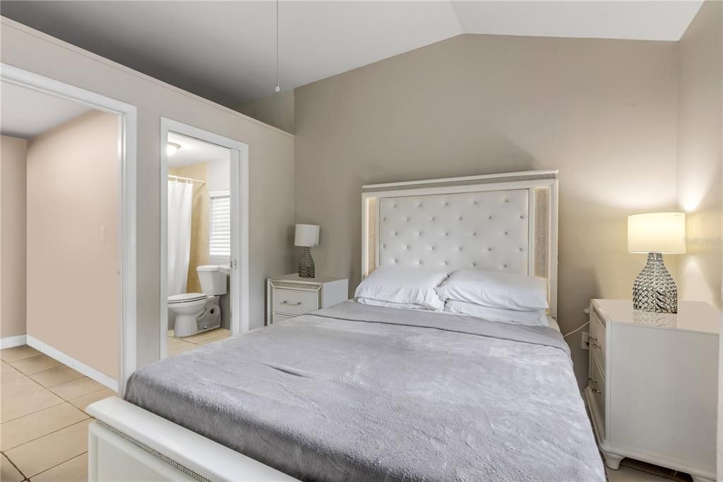 For Sale: $240,000 (3 beds, 2 baths, 895 Square Feet)