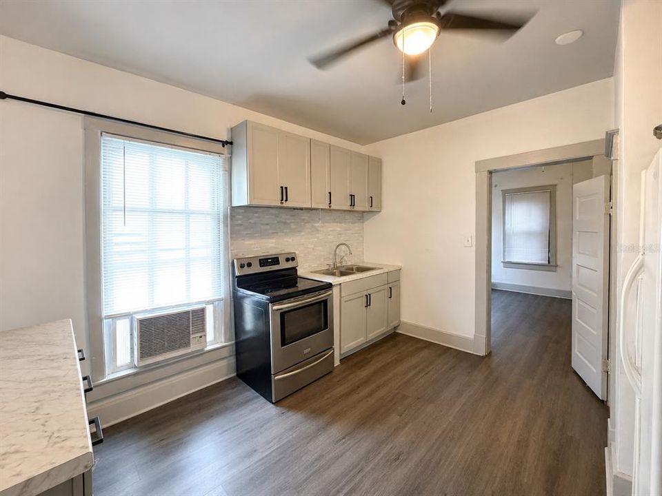 For Sale: $250,000 (2 beds, 2 baths, 1240 Square Feet)