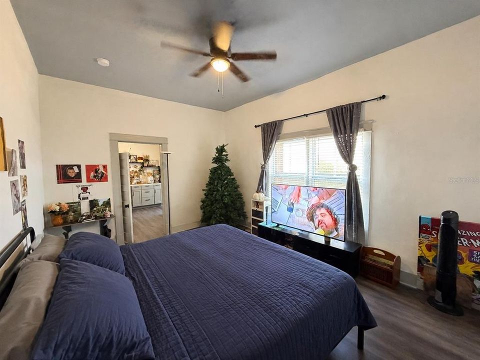 For Sale: $250,000 (2 beds, 2 baths, 1240 Square Feet)