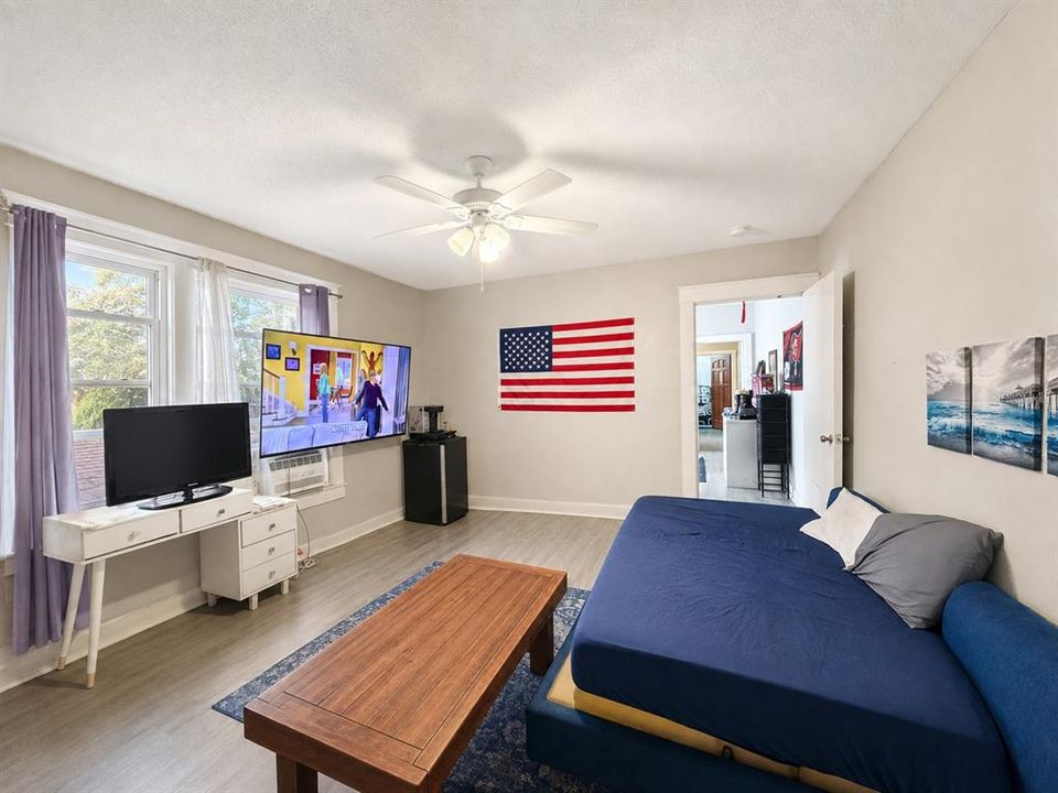 For Sale: $250,000 (2 beds, 2 baths, 1240 Square Feet)