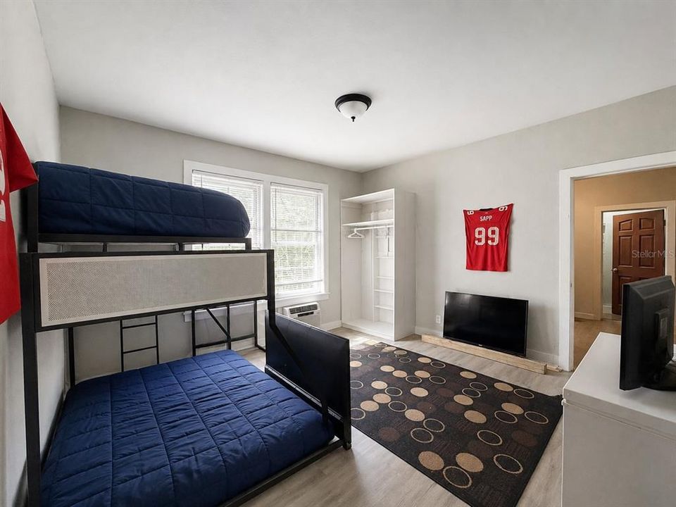 For Sale: $250,000 (2 beds, 2 baths, 1240 Square Feet)