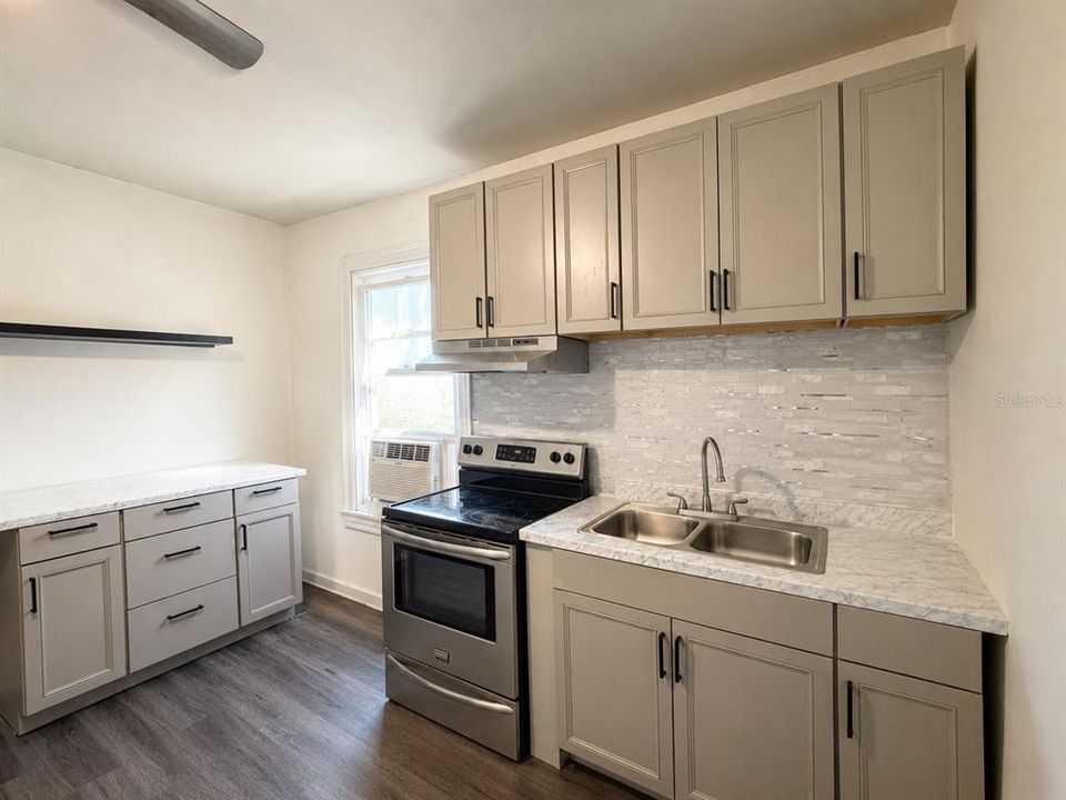 For Sale: $250,000 (2 beds, 2 baths, 1240 Square Feet)