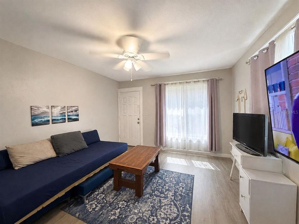 For Sale: $250,000 (2 beds, 2 baths, 1240 Square Feet)