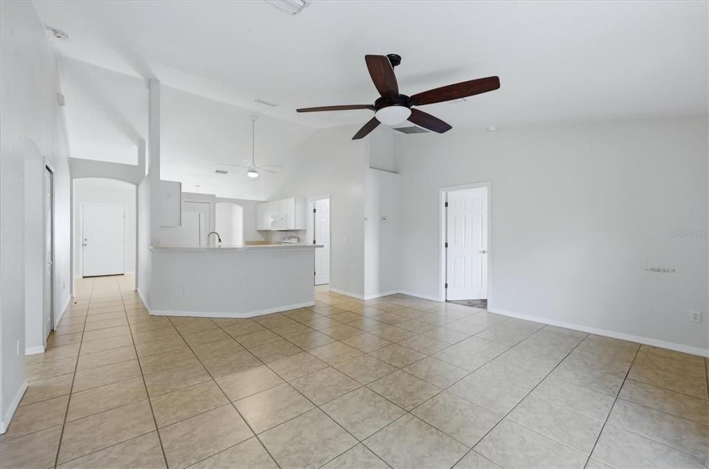 For Sale: $250,000 (3 beds, 2 baths, 1641 Square Feet)