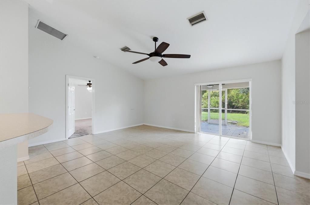 For Sale: $250,000 (3 beds, 2 baths, 1641 Square Feet)
