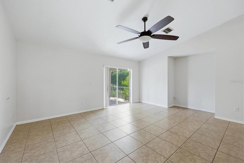 For Sale: $250,000 (3 beds, 2 baths, 1641 Square Feet)