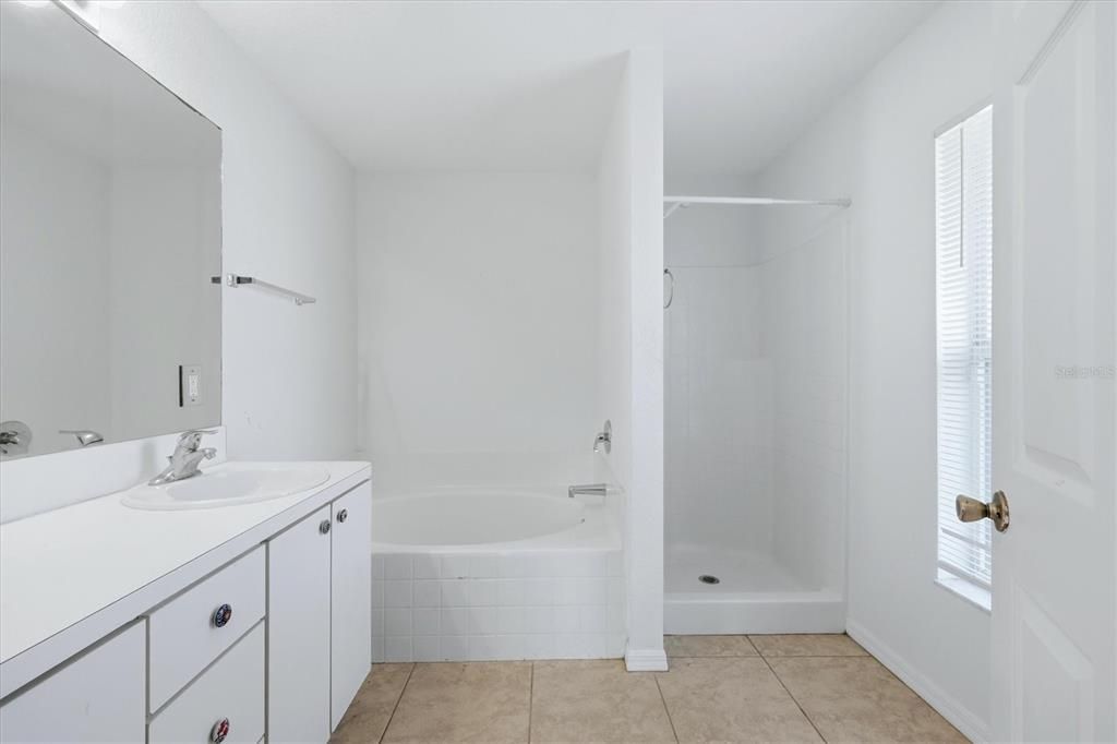 For Sale: $250,000 (3 beds, 2 baths, 1641 Square Feet)