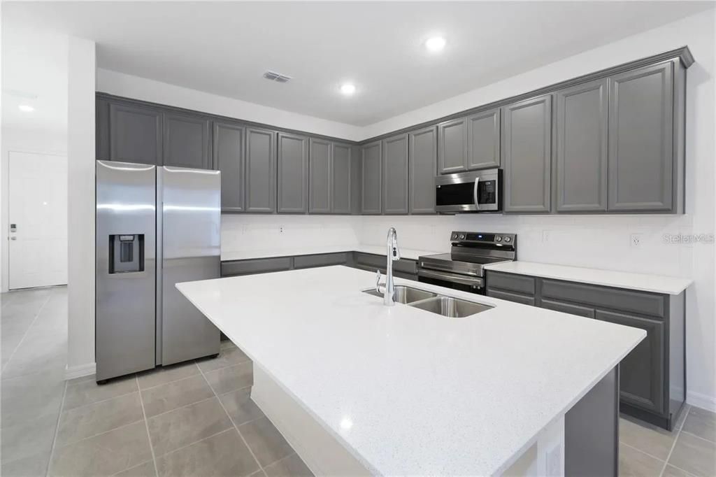 For Sale: $435,000 (3 beds, 3 baths, 2024 Square Feet)