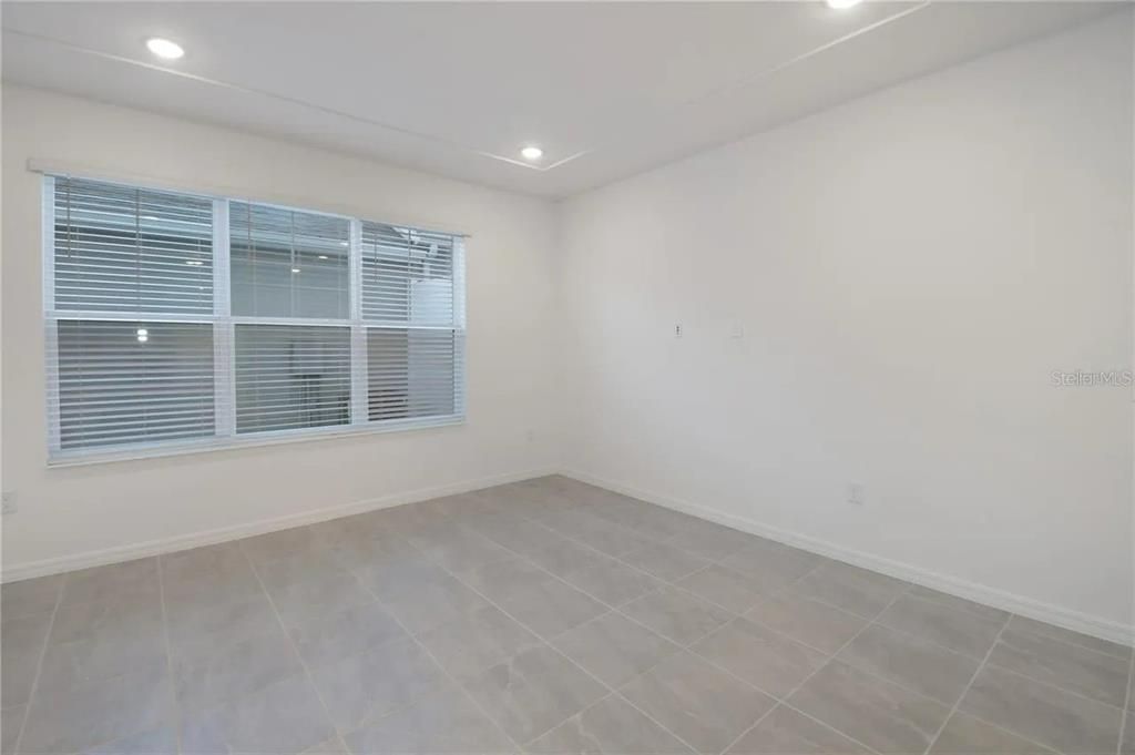 For Sale: $435,000 (3 beds, 3 baths, 2024 Square Feet)