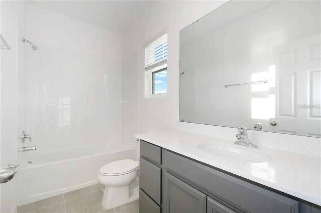 For Sale: $435,000 (3 beds, 3 baths, 2024 Square Feet)