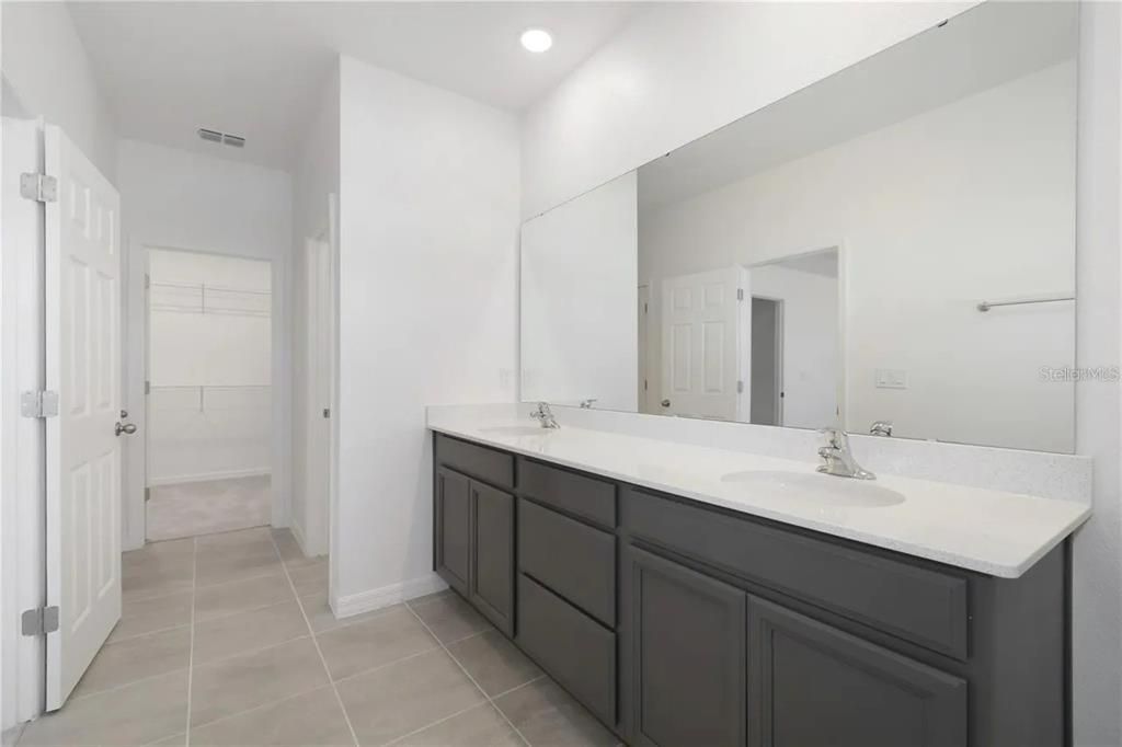 For Sale: $435,000 (3 beds, 3 baths, 2024 Square Feet)