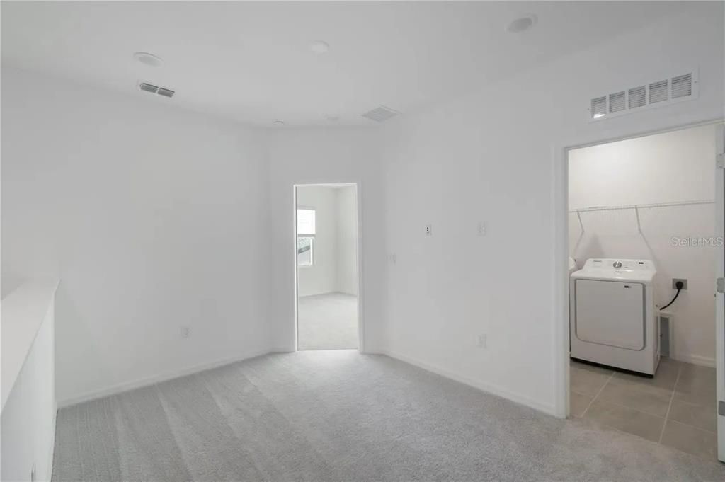 For Sale: $435,000 (3 beds, 3 baths, 2024 Square Feet)