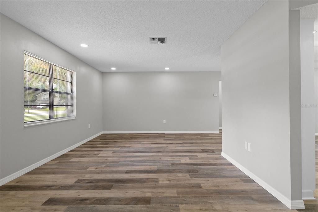 For Sale: $274,900 (2 beds, 2 baths, 1311 Square Feet)
