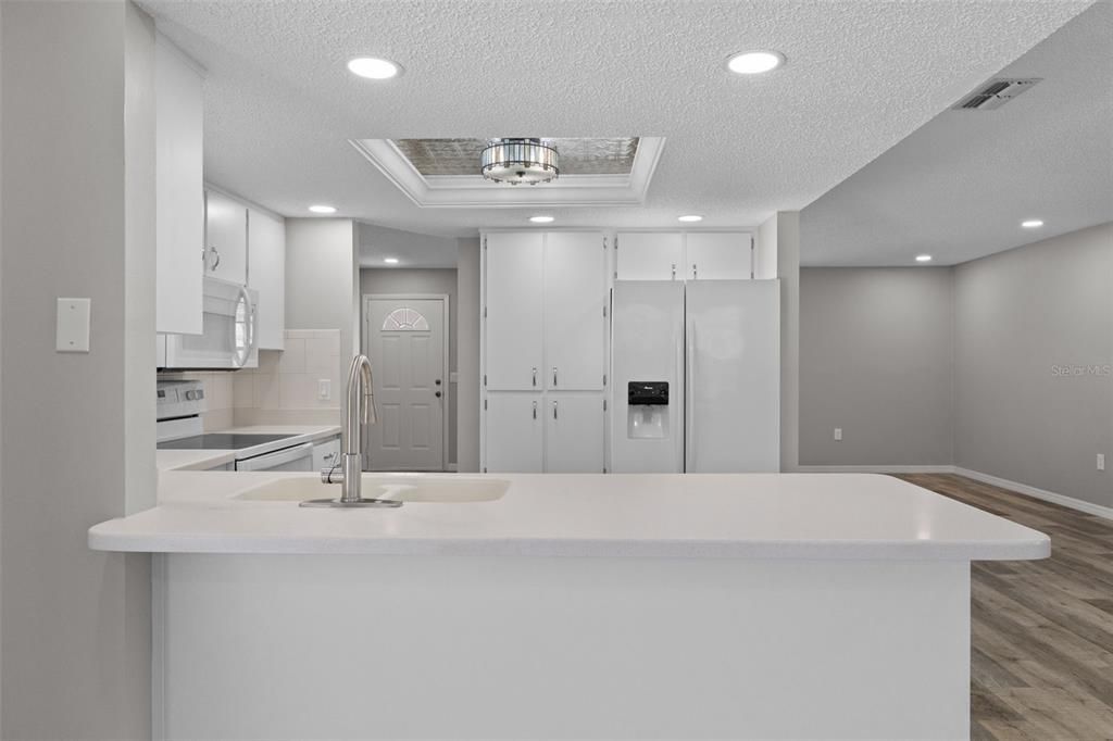 For Sale: $274,900 (2 beds, 2 baths, 1311 Square Feet)