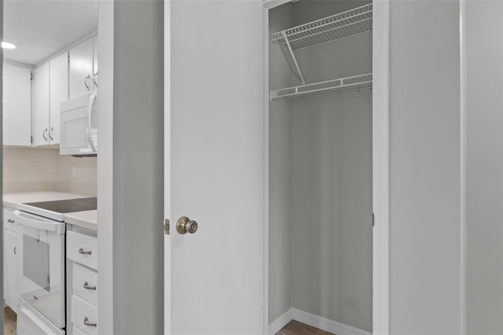 For Sale: $274,900 (2 beds, 2 baths, 1311 Square Feet)
