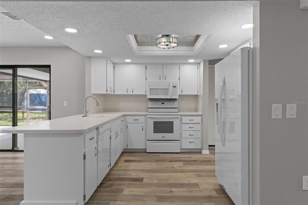 For Sale: $274,900 (2 beds, 2 baths, 1311 Square Feet)