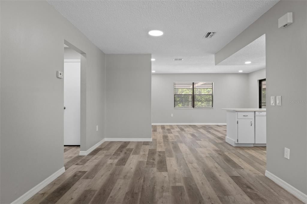 For Sale: $274,900 (2 beds, 2 baths, 1311 Square Feet)
