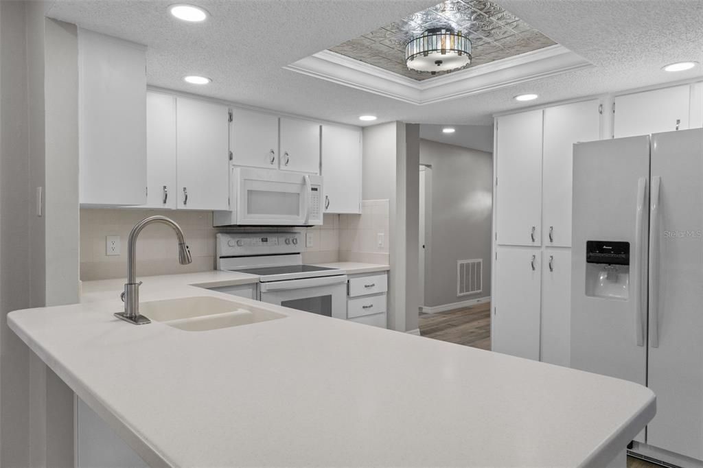 For Sale: $274,900 (2 beds, 2 baths, 1311 Square Feet)