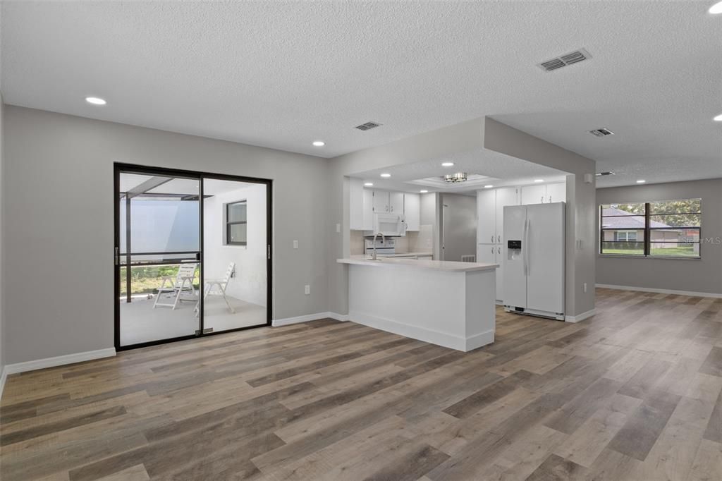 For Sale: $274,900 (2 beds, 2 baths, 1311 Square Feet)