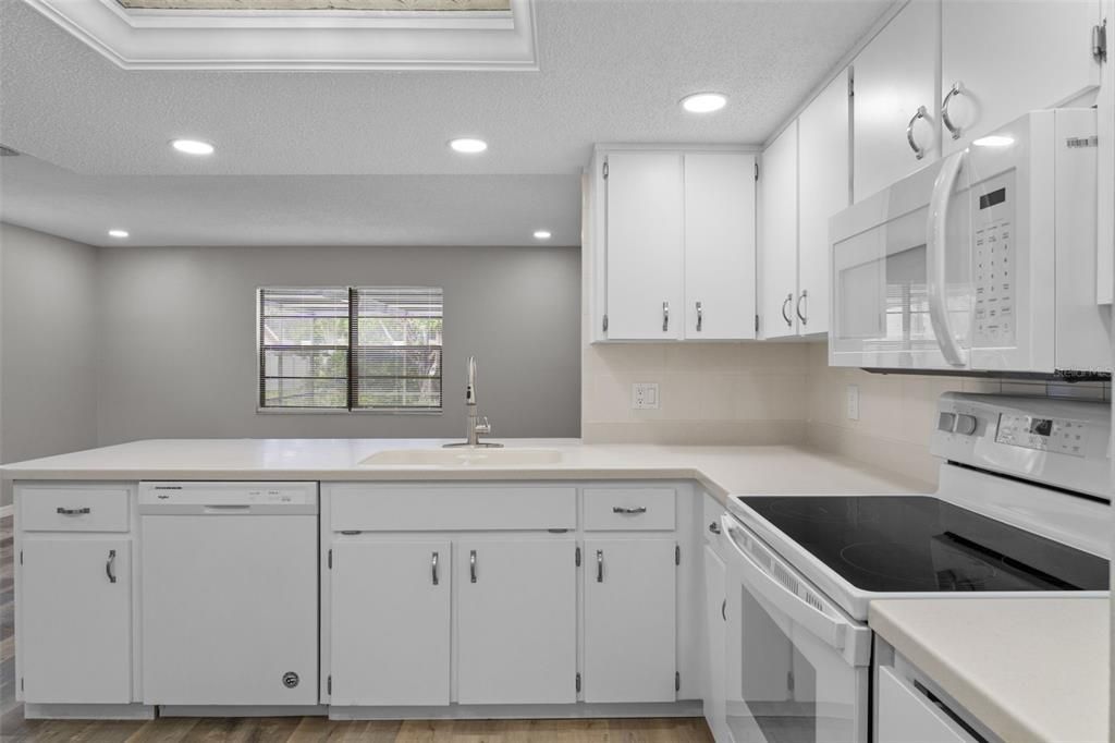 For Sale: $274,900 (2 beds, 2 baths, 1311 Square Feet)