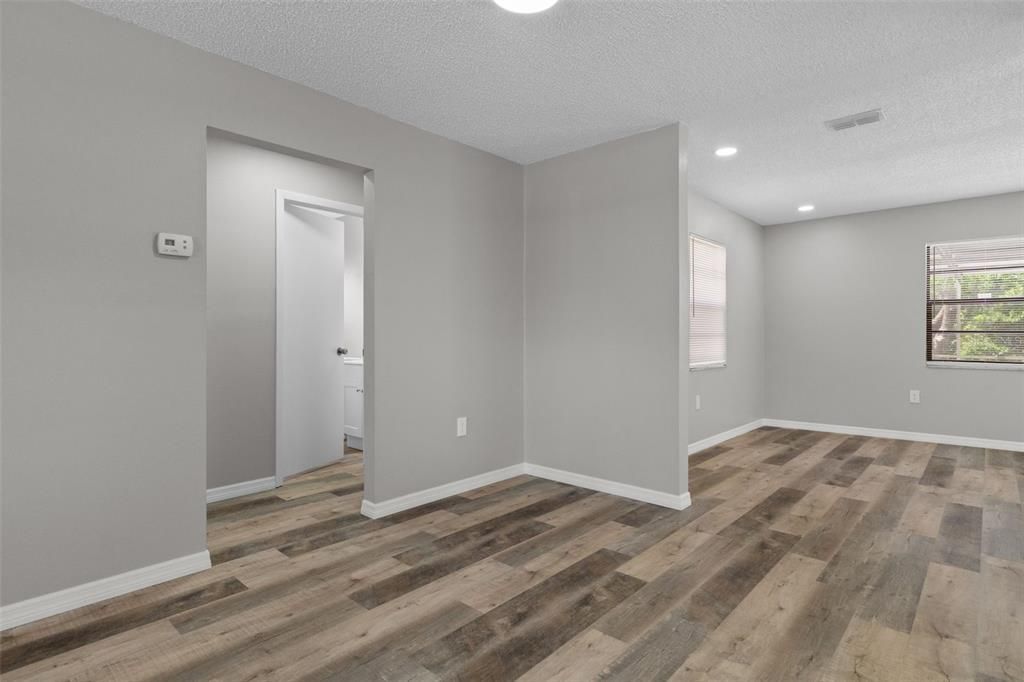 For Sale: $274,900 (2 beds, 2 baths, 1311 Square Feet)