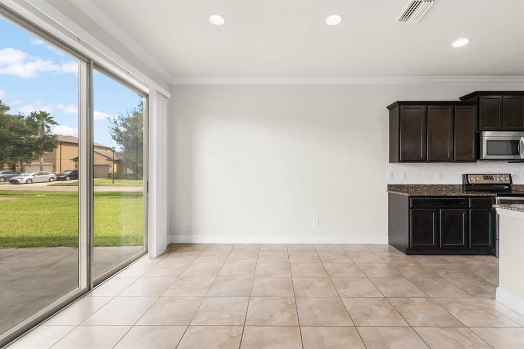 For Sale: $450,000 (5 beds, 3 baths, 2638 Square Feet)