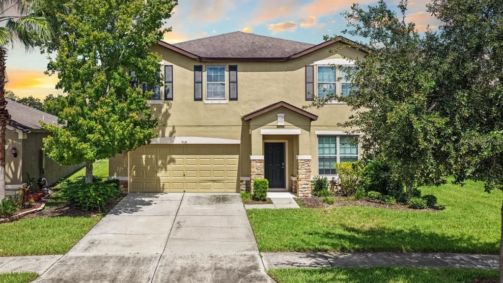 For Sale: $450,000 (5 beds, 3 baths, 2638 Square Feet)