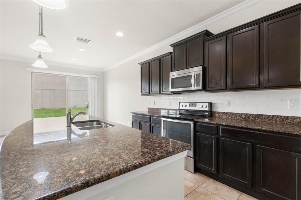 For Sale: $450,000 (5 beds, 3 baths, 2638 Square Feet)
