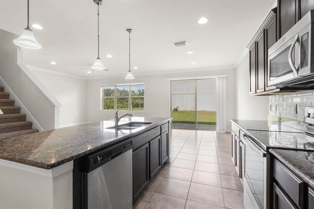 For Sale: $450,000 (5 beds, 3 baths, 2638 Square Feet)