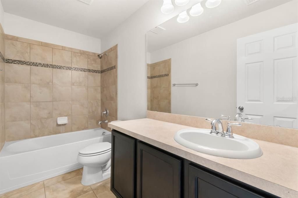 For Sale: $450,000 (5 beds, 3 baths, 2638 Square Feet)