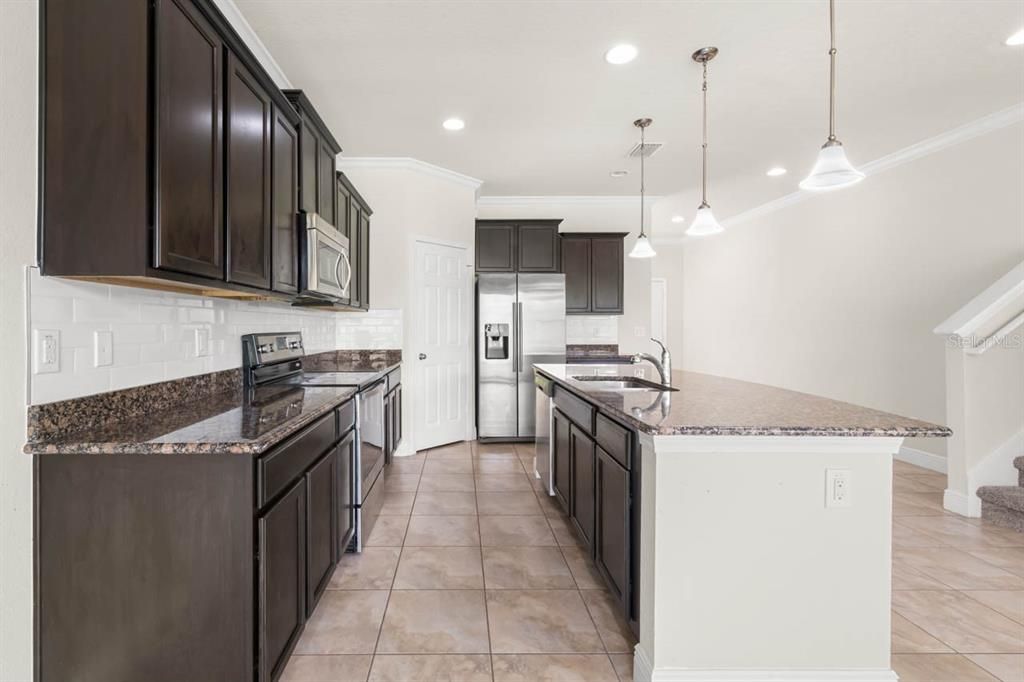 For Sale: $450,000 (5 beds, 3 baths, 2638 Square Feet)