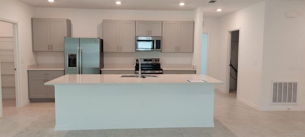 В аренду: $2,495 (4 спален, 3 ванн, 2106 Квадратных фут)